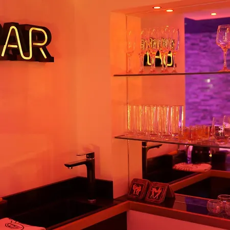 Loveroom De Charme Avec Jacuzzi Et Sauna Bed & Breakfast *